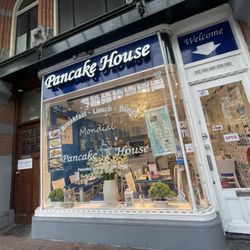 Mondial Pancake House - The outside place