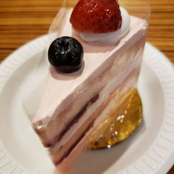Breeze Bakery Cafe - Fresh strawberry cake - Bakeries Near Me - Annandale, Virginia