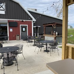 Bee Hive Barn & Grill - Outdoor patio 2