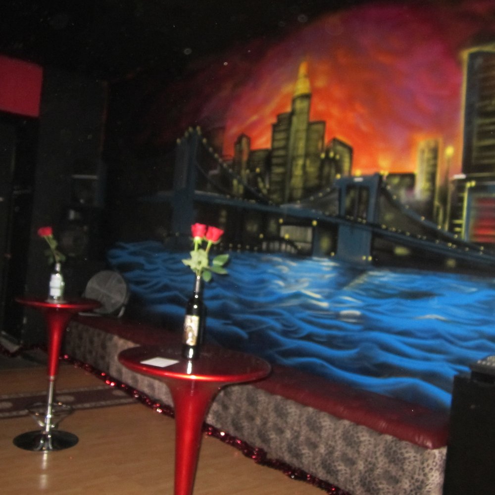 Queen Bee's - Back Room Mural - Venues & Event Spaces Near Me - San Diego, California Queen Bee's - Back Room Mural - Venues & Event Spaces Near Me - San Diego, California