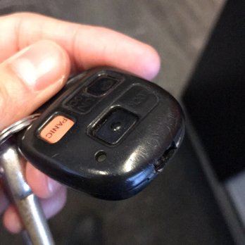 Abrams Towing Service - Car key that the driver broke when trying to start my car. He then tried to defend himself by rudely saying it was already "falling apart" - Towing Near Me - Toronto, Ontario