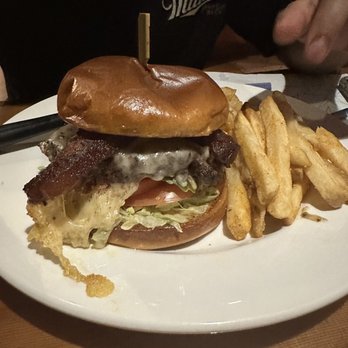 Emily's Ocean View Dining - The burger - Steakhouses Near Me - Ocean Shores, Washington