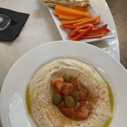 Layali El Sham Lanc - Hummus with veggies and pita