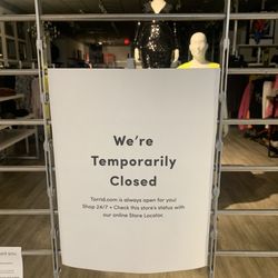 Torrid - Closed sign