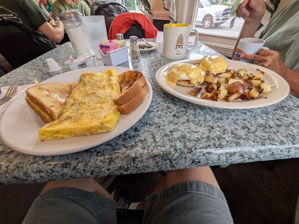 Mary's Cafe Logo