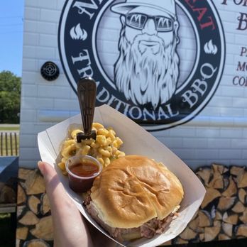 Meat's Meat - pulled pork sandwich, jalapeño mac & cheese - Barbeque Near Me - Mattituck, New York
