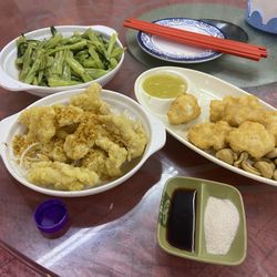 威尼斯海鮮酒家 - Fried ong choi, fish fillets and salt and pepper squid. Everything so good!