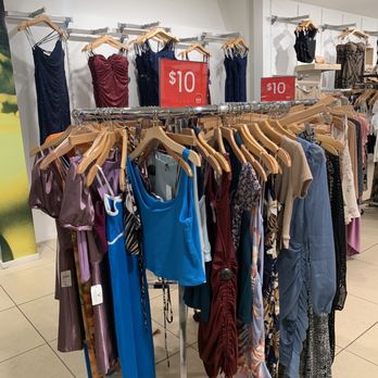 Windsor - Deals - Accessories Near Me - Sherman Oaks, California