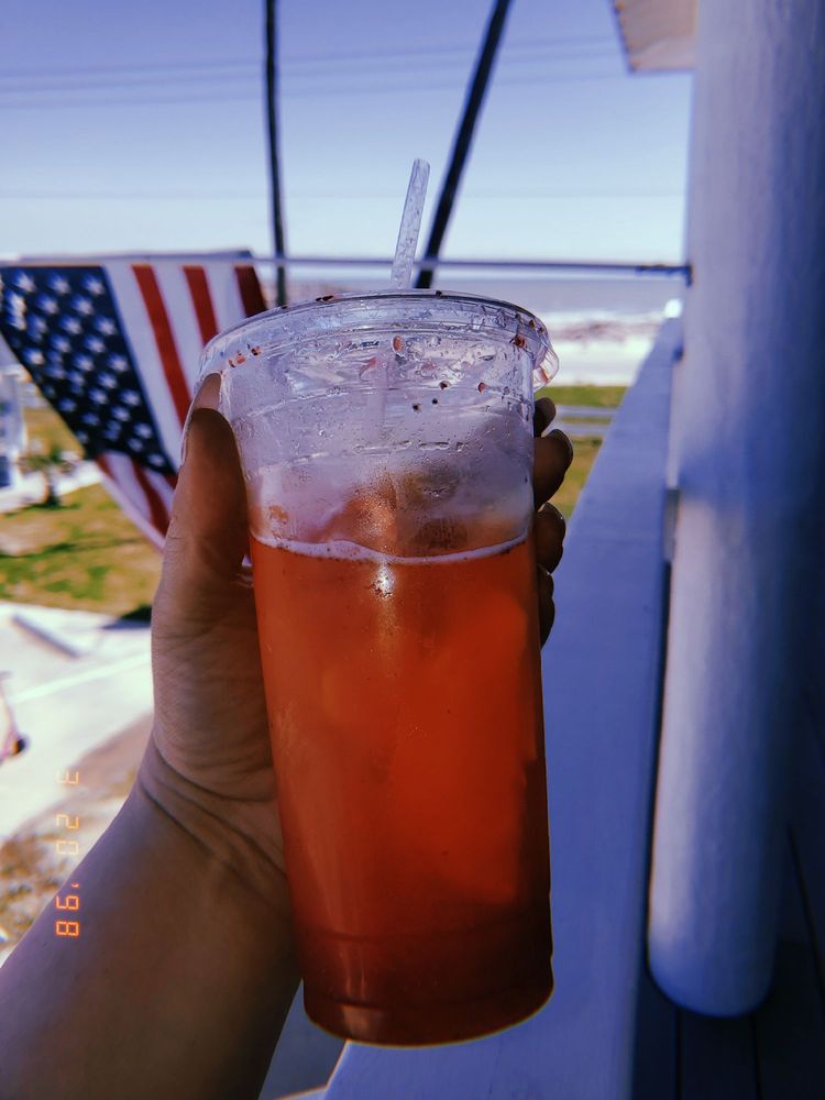 Granny’s Beachin’ Ice Logo