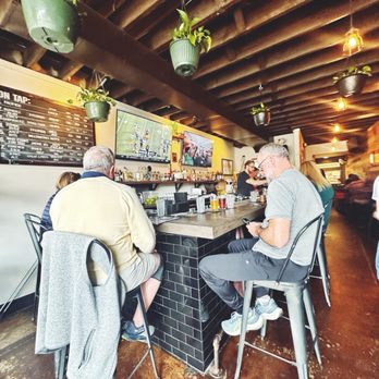 Delwood - Inside - Gastropubs Near Me - Cincinnati, Ohio