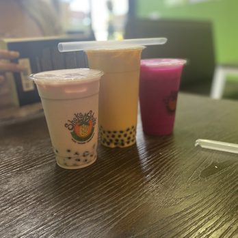 Shaka Shaka Tea House - (From left to right) Strawberry milk tea w blueberries, Thai tea w tapioca boba  Passion fruit smoothie! - Bubble Tea Near Me - Winter Park, Florida