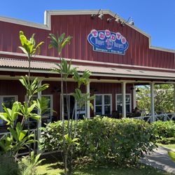 Teddy's Bigger Burgers - Haleiwa - Front & back patios!!