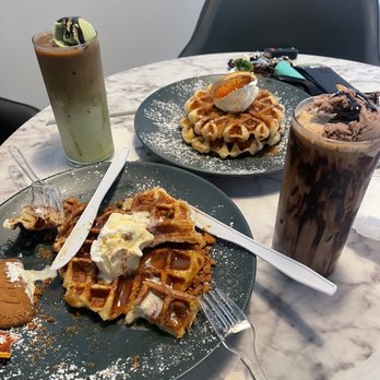TwoHa's Cafe - Twoha's signature latte (green), twoha's cocoa latte (right), apple cinnamon croffle (top), lotus biscoff croffle (bottom) - Desserts Near Me - Duluth, Georgia