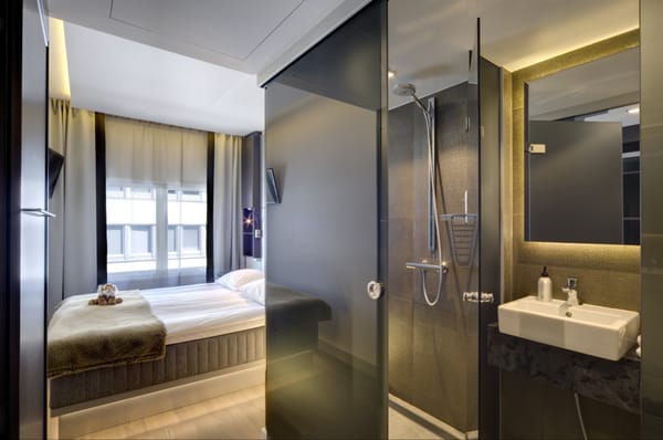 GLO Hotel Art by null
