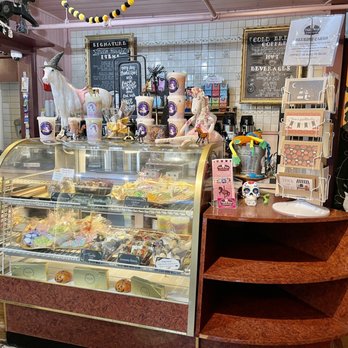 The Plush Horse - Ice Cream & Frozen Yogurt Near Me - Palos Park, Illinois
