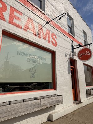 Jeni's Splendid Ice Creams by null