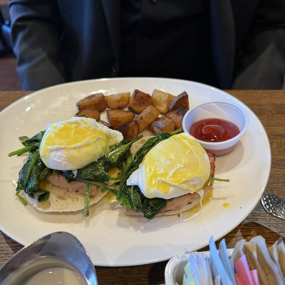 West Park Bistro - Eggs Benedict (3/5) - American Near Me - San Carlos, California West Park Bistro - Eggs Benedict (3/5) - American Near Me - San Carlos, California