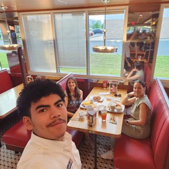 Silver Diner - Silver Dinner in Ashburn with our server Justin.. - Diners Near Me - Ashburn, Virginia Silver Diner - Silver Dinner in Ashburn with our server Justin.. - Diners Near Me - Ashburn, Virginia