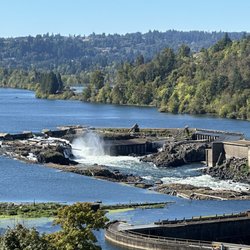 McLoughlin Promenade - Willamette Falls closeup.