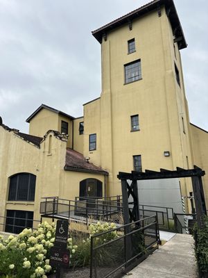 Four Roses Distillery by null