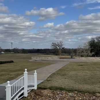 Fannin Oaks - Outdoor ceremony site - Venues & Event Spaces Near Me - Madisonville, Texas