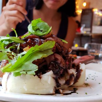 Testo Restaurant - The grilled skirt steak on mashed potatoes and caramelized onions. Nothing special with that one - Italian Near Me - Brooklyn, New York
