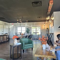 Brick & Ivy Coffee - Dining area