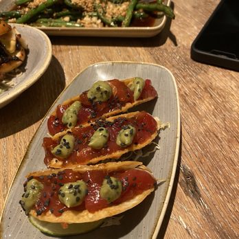 Moku Kitchen - Poki tacos - Cocktail Bars Near Me - Honolulu, Hawaii