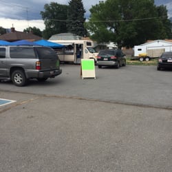 Oaisis Food - In the back of the parking lot