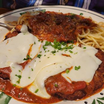 Dinapoli's Fire House - Chicken Parmigiano/a. He poured the remaining marinara sauce to add flavor. - Pizza Near Me - Apple Valley, California