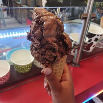 Joey's Custard - Double brownie fudge ice cream - Ice Cream & Frozen Yogurt Near Me - Sanibel, Florida Joey's Custard - Double brownie fudge ice cream - Ice Cream & Frozen Yogurt Near Me - Sanibel, Florida