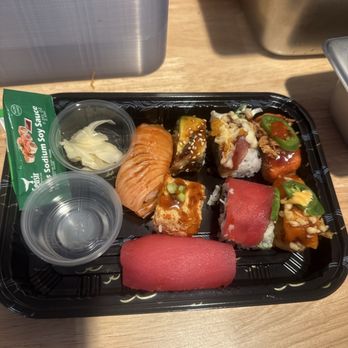 Umi Sushi - Sushi Bars Near Me - Chicago, Illinois