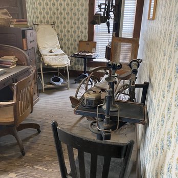 Spindletop - an old fashioned sewing machine in the corner of a room - Restaurants Near Me - Beaumont, Texas Spindletop - an old fashioned sewing machine in the corner of a room - Restaurants Near Me - Beaumont, Texas
