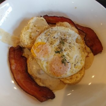 Magpie Cafe - Biscuit & Gravy - New American Near Me - Sacramento, California