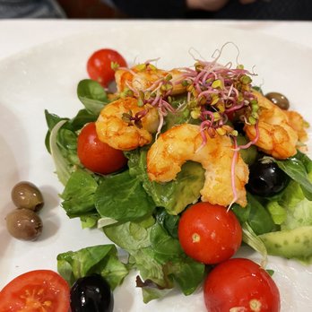 Café Romano - Salad with shrimp - Italian Near Me - Rome, RM