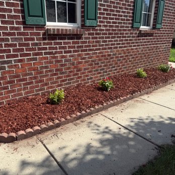 Ty's Scapes - After with Red Mulch - Landscaping Near Me Ty's Scapes - After with Red Mulch - Landscaping Near Me