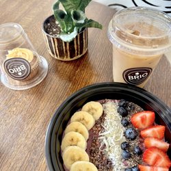 Brio Coffeehouse - Iced Butterbeer Latte, Acai Bowl and butterbeer cupcake
