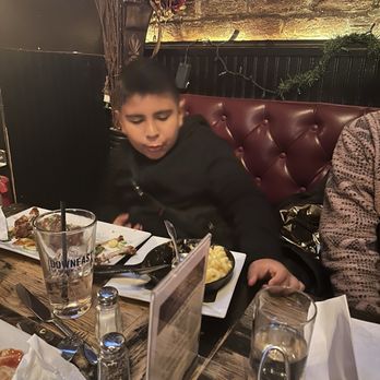 Stone Street Tavern - Our child approved of the Mac and Cheese and the Steak Frites - Pubs Near Me - New York, New York