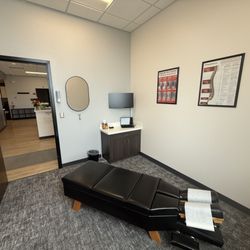HealthSource Chiropractic of Buffalo - Chiropractic treatment room.