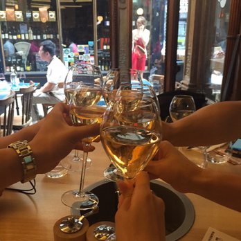 Canard et Champagne - Champagne, champagne, and some more champagne! - French Near Me - Paris, 75 Canard et Champagne - Champagne, champagne, and some more champagne! - French Near Me - Paris, 75