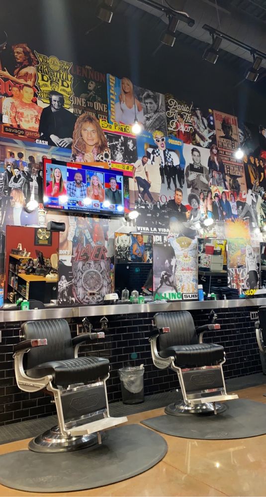 FLOYD’S 99 Request an Appointment Barbers 1821 N Lake