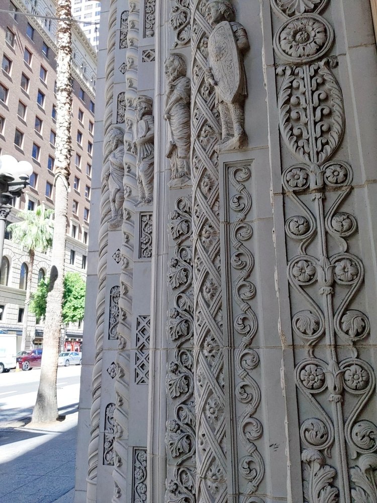 Vivian Ave's Transformative Impact on Los Angeles' Fine Arts Scene