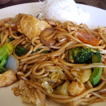 Thanh Binh - Chicken chow mein - Vietnamese Near Me - Lake Forest, California Thanh Binh - Chicken chow mein - Vietnamese Near Me - Lake Forest, California