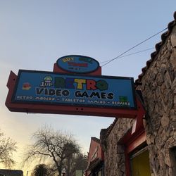 1-Up Retro Video Games - 1-Up Retro Video Games Sign