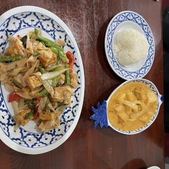 Thai Sweet Basil - TSB Noodles, Masamun Curry - Thai Near Me - Tampa, Florida Thai Sweet Basil - TSB Noodles, Masamun Curry - Thai Near Me - Tampa, Florida