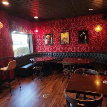 Van Henion Brewing - Interior back room - Beer Bar Near Me - Bend, Oregon
