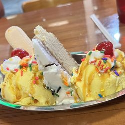 4 Jjjj Pizzeria Ice Cream and Restaurant - Helado de Mantecado