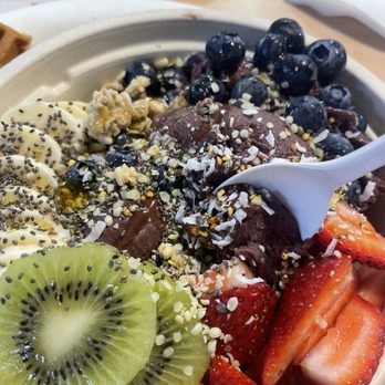 Waffle and Berry - Acai Bowl - Waffles Near Me - Honolulu, Hawaii
