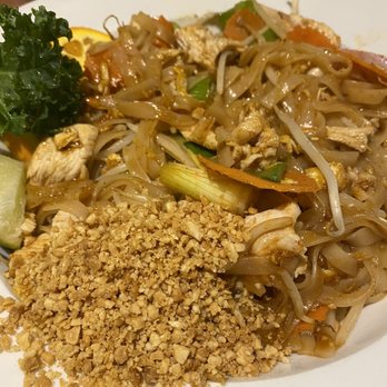 Baiyoke Thai Bistro - Chicken pad Thai - Thai Near Me - Venice, Florida