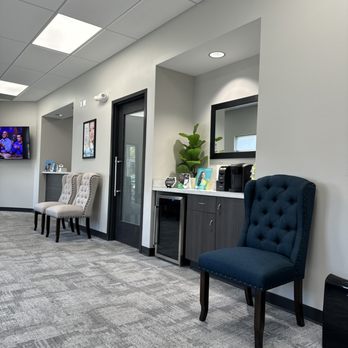 Kristen Schreiner, DDS - Sweet lobby with coffee - General Dentistry Near Me - Lees Summit, Missouri Kristen Schreiner, DDS - Sweet lobby with coffee - General Dentistry Near Me - Lees Summit, Missouri